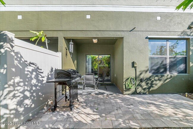 Building Photo - 1345 Lara Cir