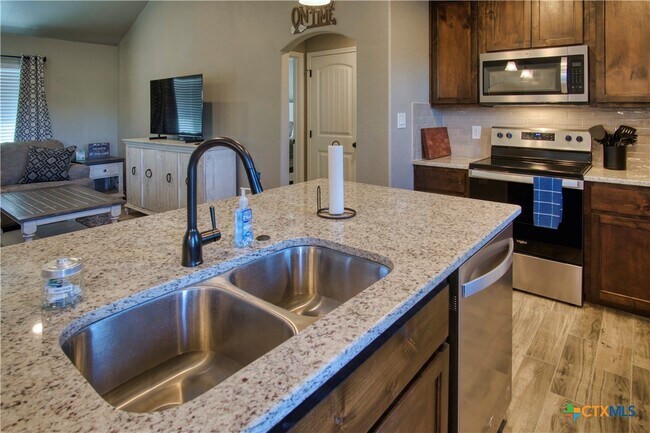 Building Photo - 1139 Cedar Bend