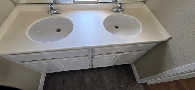 Building Photo - Large 6bed 4bath San Jacinto Beauty!