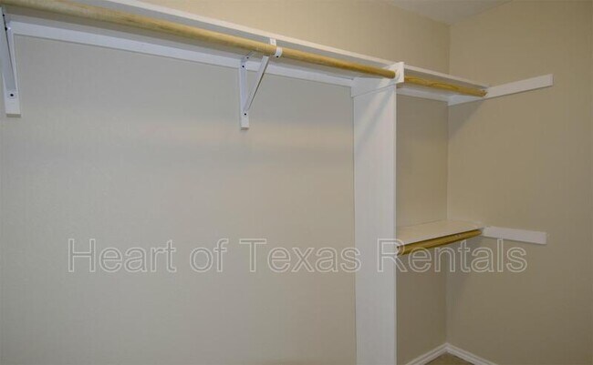 Building Photo - 2225 Pine Ave