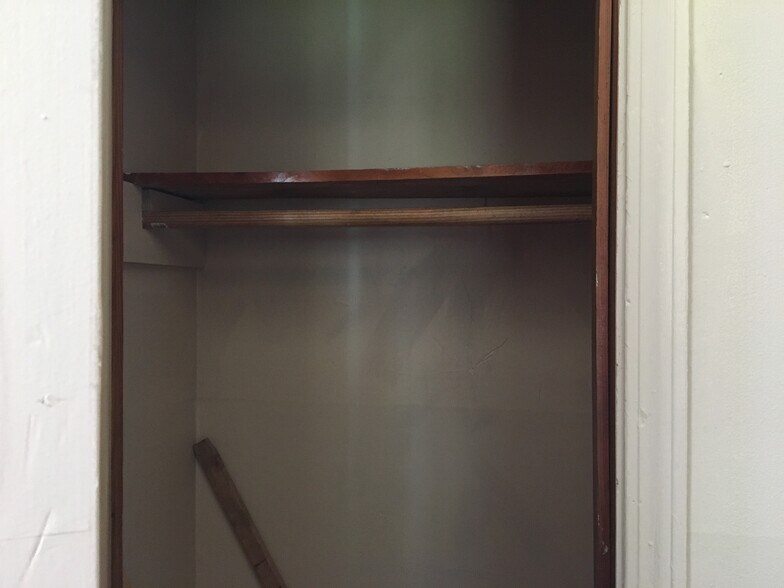 Building Photo - 2563 Peres Ave