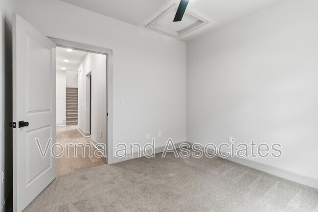 Building Photo - 1041 Whistler St