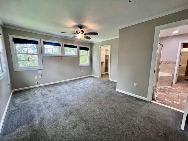 Building Photo - Charming single family home on peaceful canal