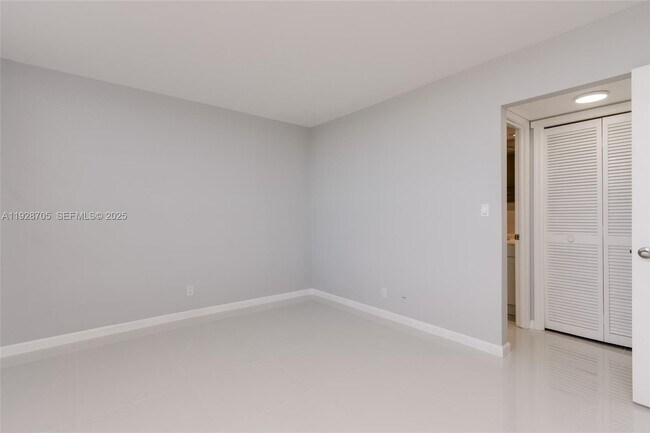 Building Photo - 3090 N Course Dr