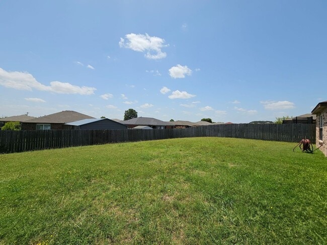 Building Photo - HHUGE RENT REDUCTION  - AVAILABLE NOW & READY FOR MOVE-IN!