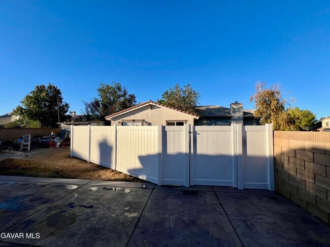 Building Photo - 1133 Geraldine Ave E