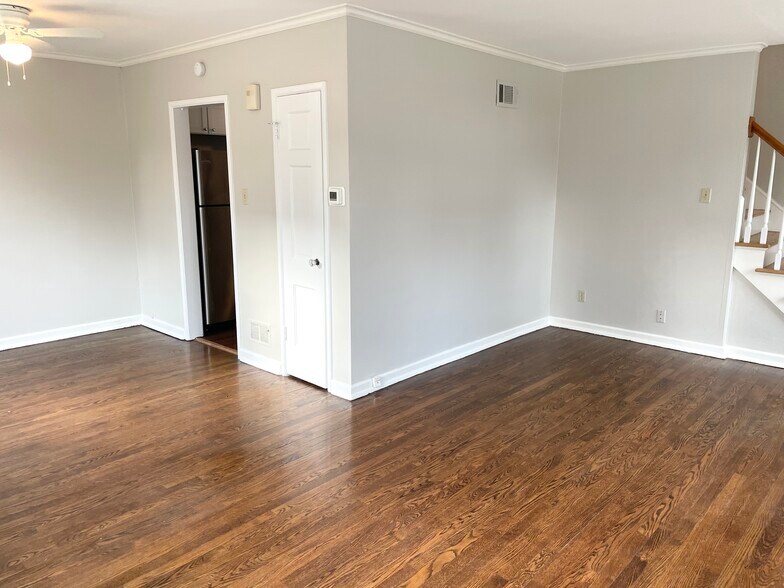 Building Photo - 5211 N Diversey Blvd