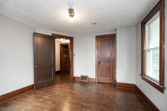 Building Photo - 888 Harrison Ave