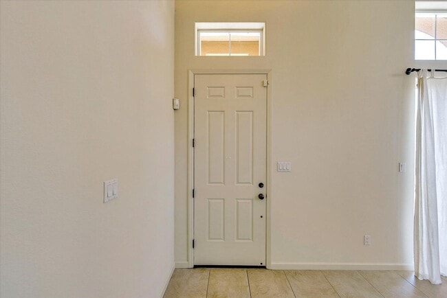 Building Photo - PRIME CORNER HOME NEAR TRAILS LIGHT-FILLED...