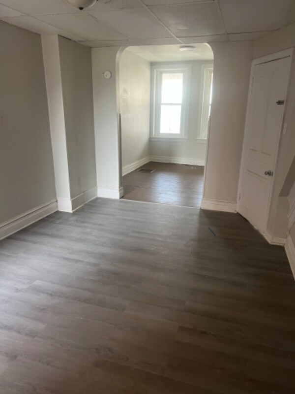 Building Photo - 918 W King St