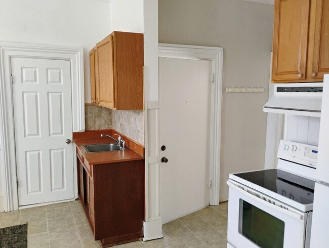 Building Photo - 903 Ridge Rd