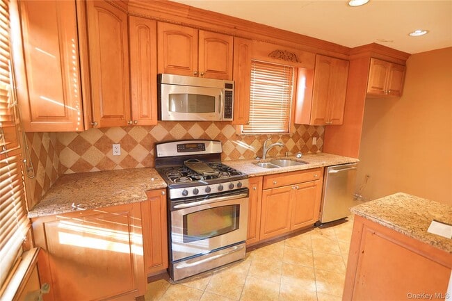 Building Photo - 216-64 113th Dr