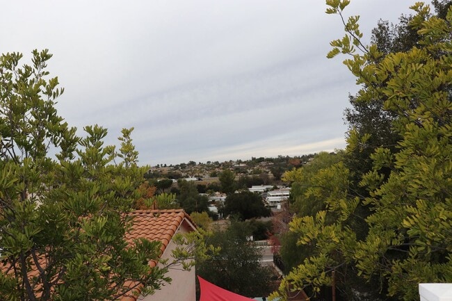 Building Photo - Spacious ALPINE 3 Bedroom 2.5 Bath 2 Story on a Cul De Sac