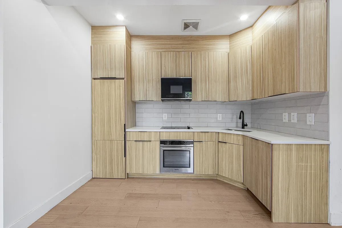 Building Photo - 411 11th St