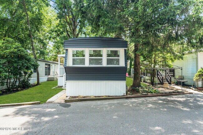 Building Photo - 56 Marcia Memorial Cir