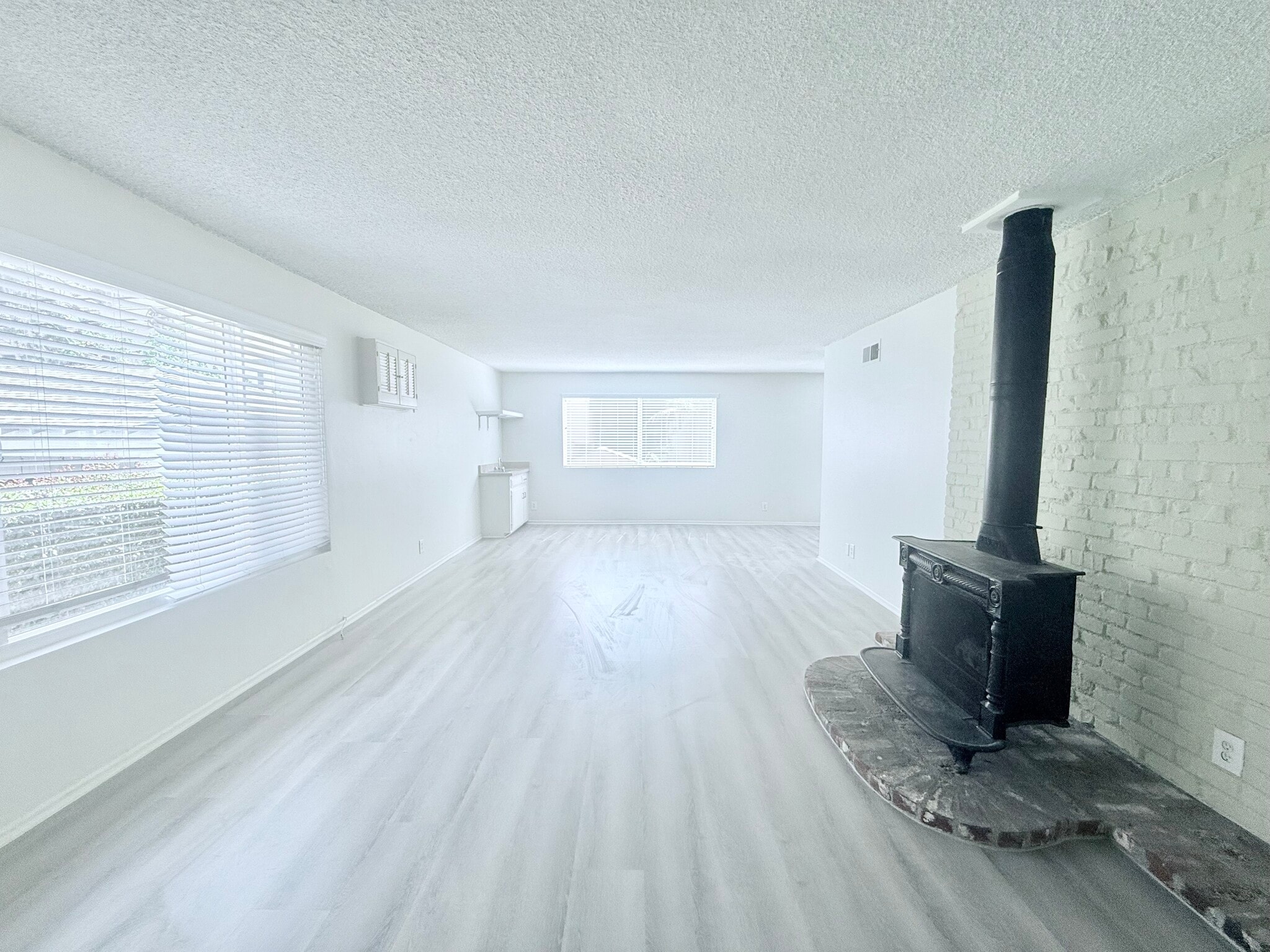 Building Photo - 10634 Holman Ave