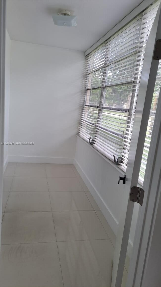 Building Photo - 2810 NE 201st Terrace