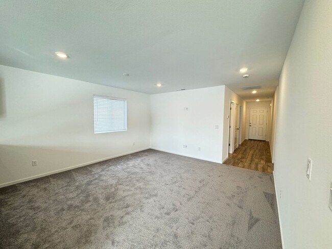 Building Photo - Brand New Home - 3bdrm 2.5ba - The Reserve in the Pines - La Pine, OR