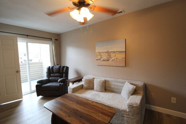Building Photo - 1362 Bradley Dr
