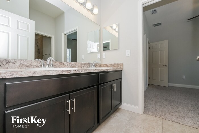 Building Photo - 5812 Valentino Way