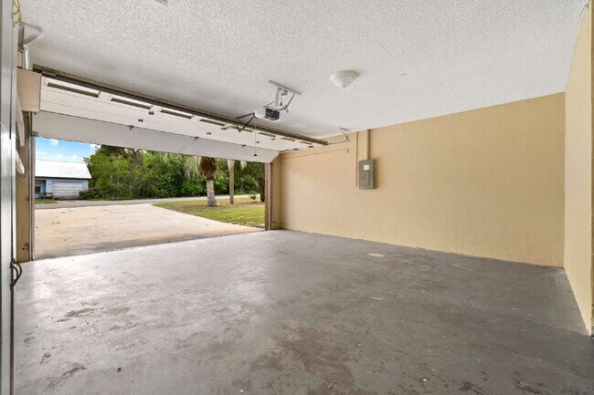 Building Photo - Comfort, Space & Convenience on a Peaceful Corner Lot in the Shores