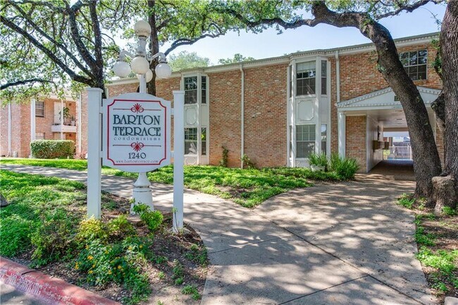 Building Photo - 1240 Barton Hills Dr
