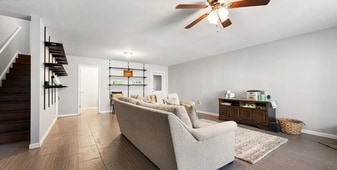 Building Photo - 209 Townview Dr