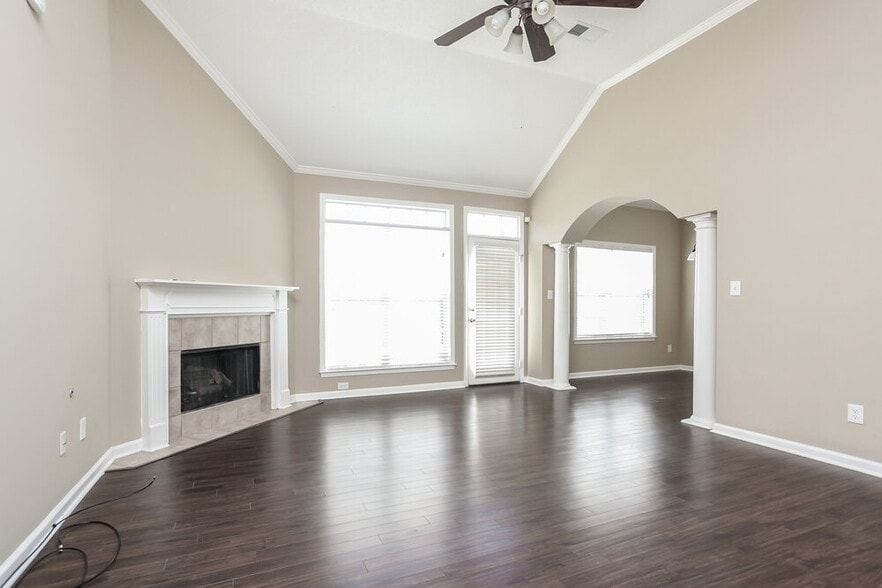 Building Photo - 10183 Tall Hickory