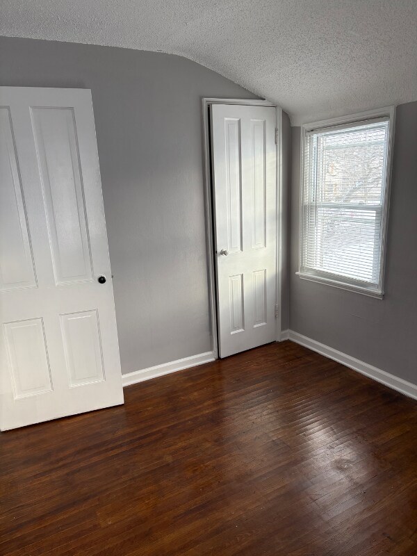 Building Photo - 136 Kenview Ave