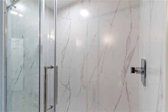 Building Photo - 19 Cross St