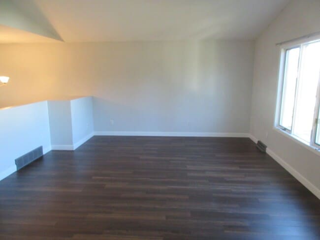 Building Photo - 452