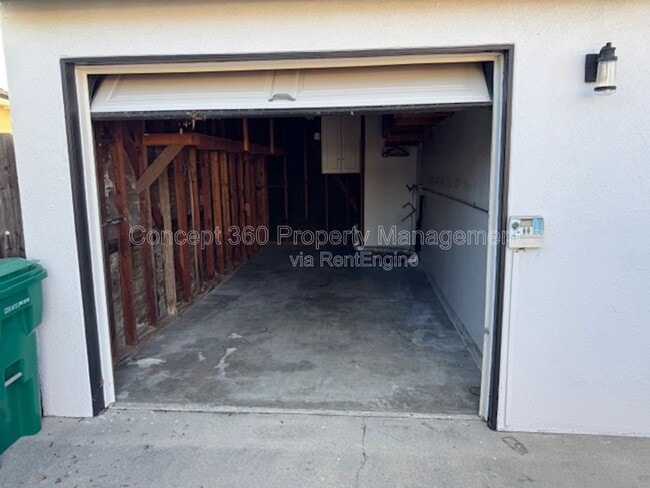 Building Photo - 2061 Lomina Ave