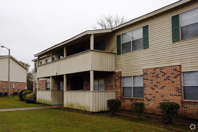 Building Photo - Green Meadows Apartments