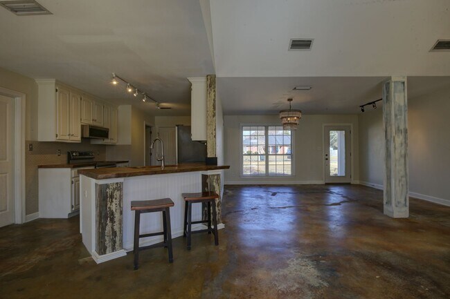 Building Photo - Hawthorne Glenn Fairhope!
