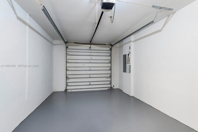 Building Photo - 324 SW 30th Rd