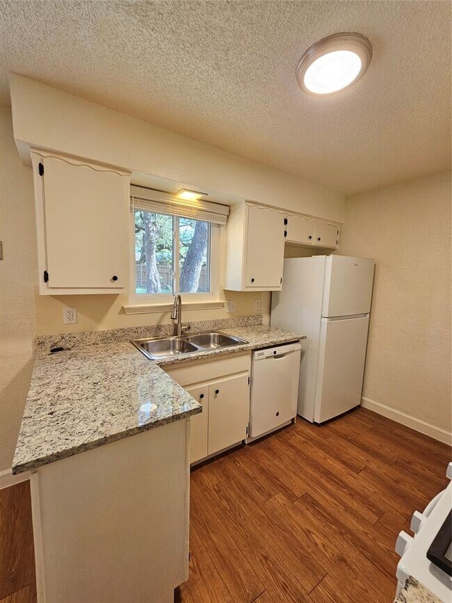 Building Photo - 8005 Creekmere Ln
