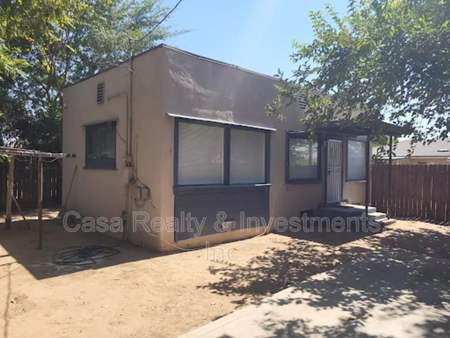 Building Photo - 470 W Pinedale Ave