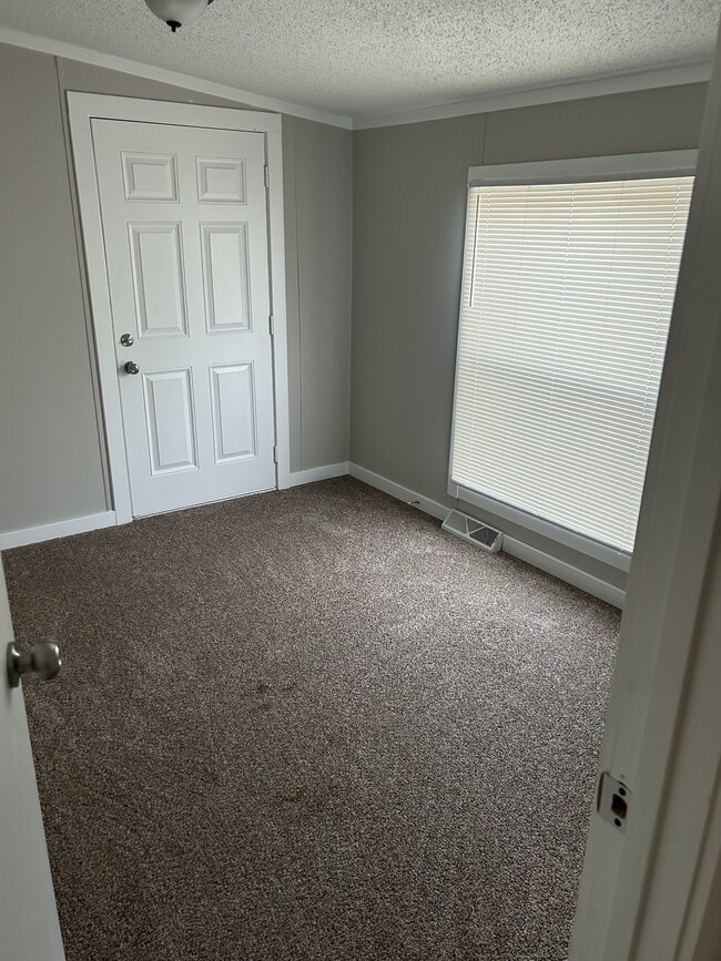 Building Photo - 710 E Morgan St