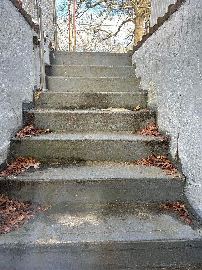 Building Photo - 121 Southern Blvd