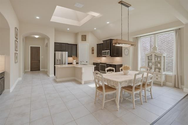 Building Photo - 855 Forest St