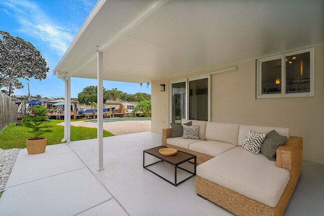 Building Photo - 4710 SW 43rd Ave