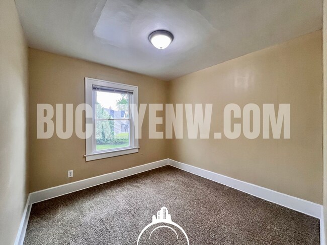 Building Photo - 1233 Halstead St