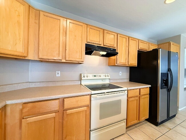 Building Photo - Well-maintained single-story home in the desirable Ashton Ranch community of Surprise.