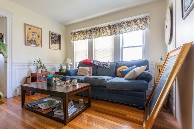 Building Photo - Brighton 4 Bed / 2 Bath – Spacious Layout – 9/1 Move-In