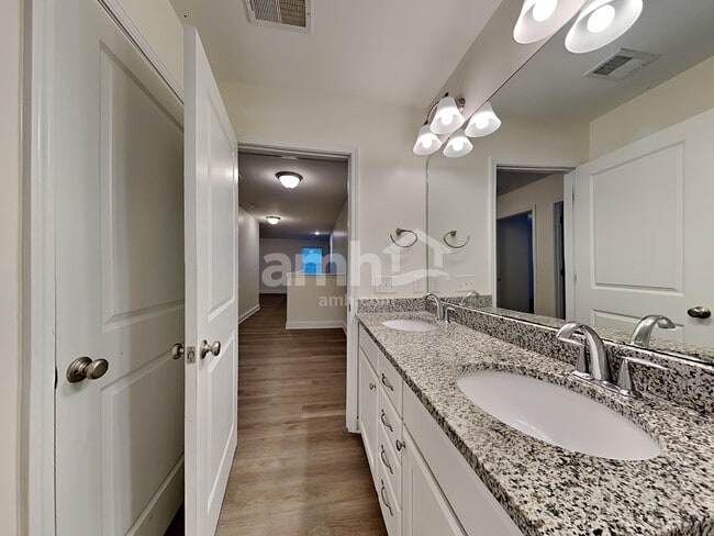 Building Photo - 317 Golf Rd