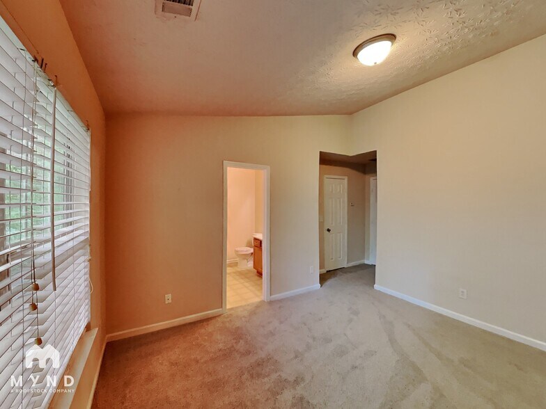 Building Photo - 2886 Vining Ridge Terrace