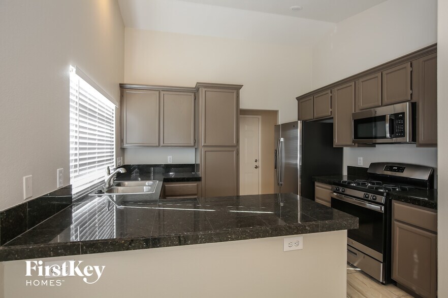 Building Photo - 4912 Breezy Day Dr