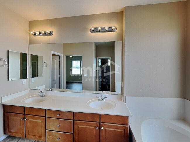 Building Photo - 2190 N 135th Dr