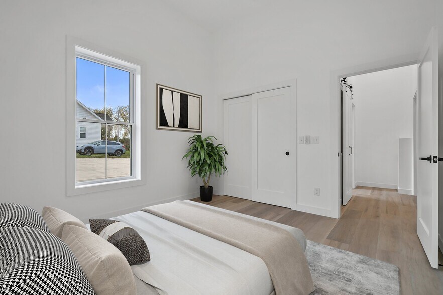 Building Photo - 308 Oak St