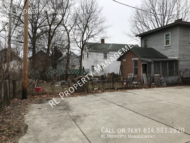 Building Photo - Renting for the 25-26 school year-Spacious...